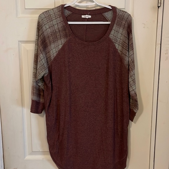 Maurices womens top, 3/4 sleeve, soft sweater material - Picture 1 of 4